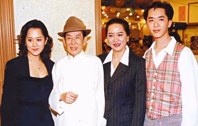 著名港星曬近況疑患病!肚大如球四肢纖細,同時交往三女友拒結婚