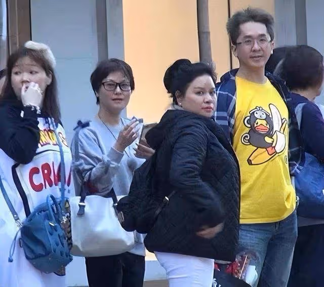 著名港星曬近況疑患病!肚大如球四肢纖細,同時交往三女友拒結婚