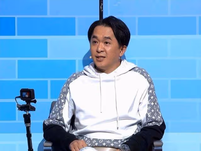 著名港星曬近況疑患病!肚大如球四肢纖細,同時交往三女友拒結婚