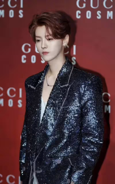 GUCCI紅毯「殺」瘋了：肖戰露長腿，惠英紅親吻宋佳，舒淇驚艷