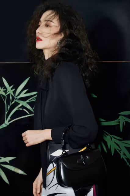 GUCCI紅毯「殺」瘋了：肖戰露長腿，惠英紅親吻宋佳，舒淇驚艷