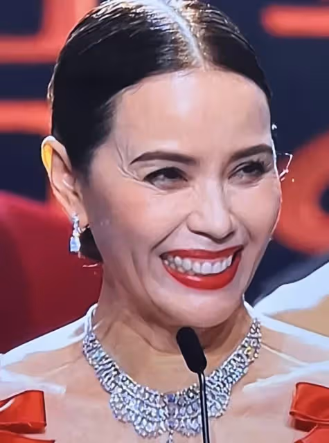 新加坡最美的兩位阿姐級女明星，范文芳被質疑，鄭惠玉身材惹人羨慕