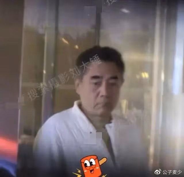 陳寶國和初戀深夜約會!一臉倦容引擔憂,趙奎娥身材豐滿富有女人味