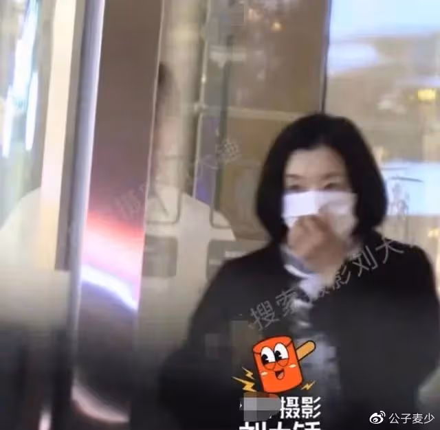 陳寶國和初戀深夜約會!一臉倦容引擔憂,趙奎娥身材豐滿富有女人味