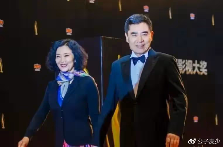 陳寶國和初戀深夜約會!一臉倦容引擔憂,趙奎娥身材豐滿富有女人味