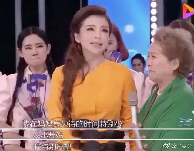 朱迅手捧遺像送別亡母!從小對朱迅不管不問,女兒患癌期間將其拋棄