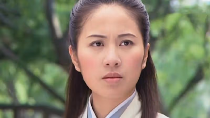 繼蔣雯麗、馬伊琍之後，43歲葉璇再扮少女，膀大腰圓一臉褶子！