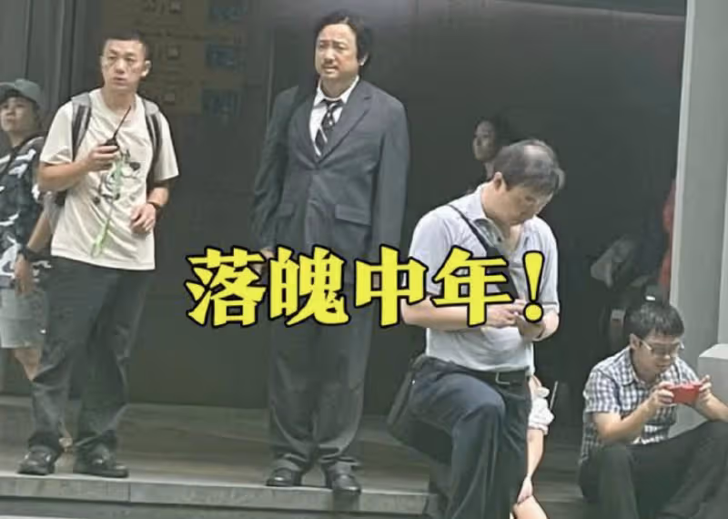 徐崢一家三口看電影,陶虹樸素臃腫似路人,女兒正臉罕見曝光像爸爸
