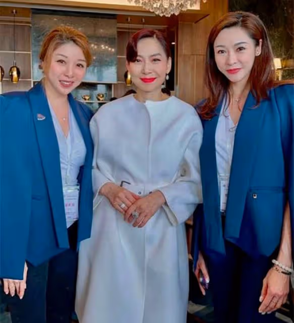 鄺美雲率香港女企業家到內地交流!60歲氣質好,身家過億單身多年