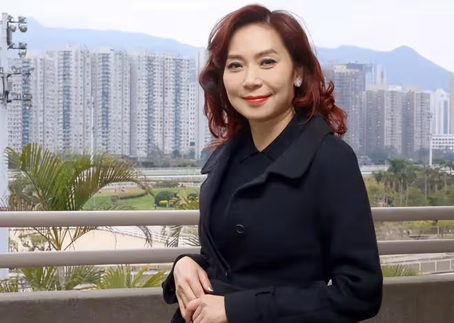 鄺美雲率香港女企業家到內地交流!60歲氣質好,身家過億單身多年