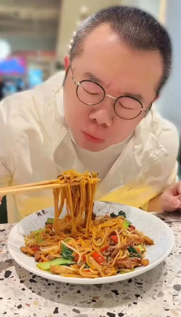知名情感主持人塗磊批評機場賣的麵條太貴,老闆:嫌太貴就不要吃