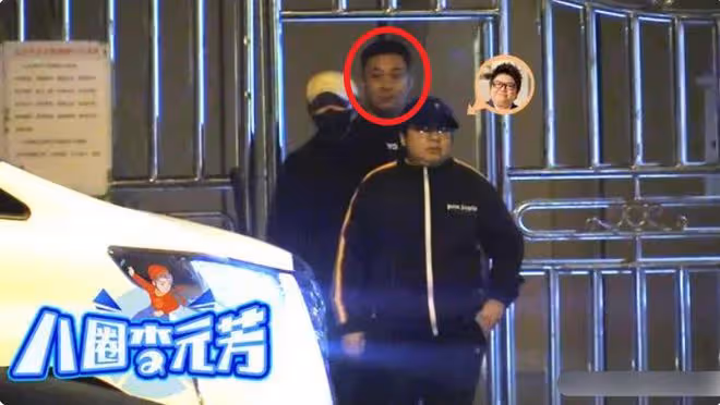 51歲韓紅疑帶男友聚會,男方扶腰行為親密,曾被拍一起買菜回家