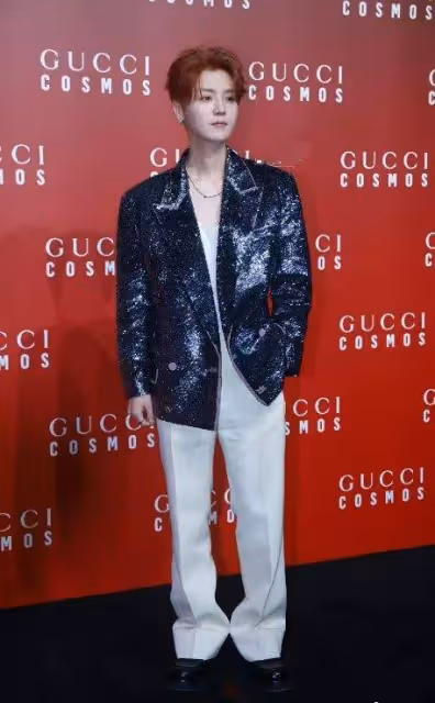 2天3場明星紅毯:有人驚艷,臉上動刀痕跡搶鏡,還有流水線上的