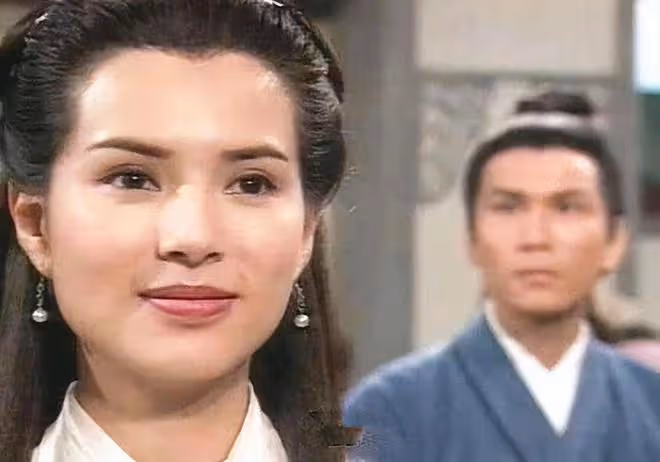 58歲港星陳啟泰辦內地駕駛證!展示證件笑開懷,已有近40年駕齡