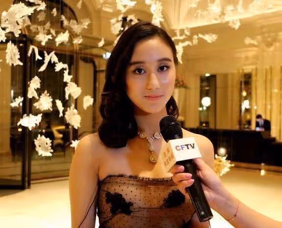 梁安琪成全了利智和李連杰？何超欣因長相成賭王最寵千金？