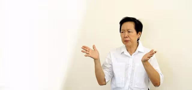 誰給我養老我把錢給誰，知道老人有四十萬存款，兒子兒媳後悔了