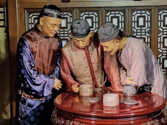清明節回老家掃墓，父親不允許我的女兒們祭祖，還讓我給侄子買房