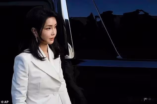 和第一性感女星朱莉正面交鋒,金建希竟然贏了,東方神韻迷倒眾生