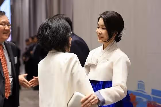 和第一性感女星朱莉正面交鋒,金建希竟然贏了,東方神韻迷倒眾生