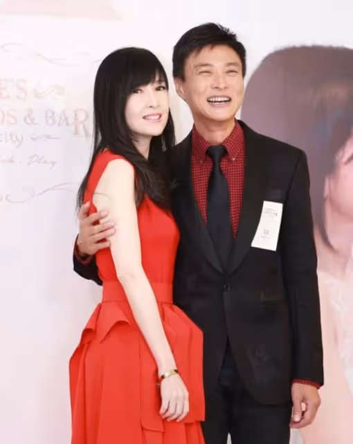 狂走音遭狠批!55歲周慧敏演唱會表現失准,網友:之前形象都毀了