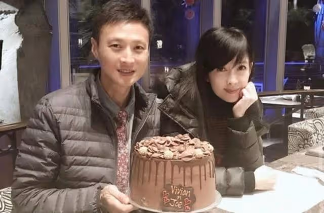 狂走音遭狠批!55歲周慧敏演唱會表現失准,網友:之前形象都毀了