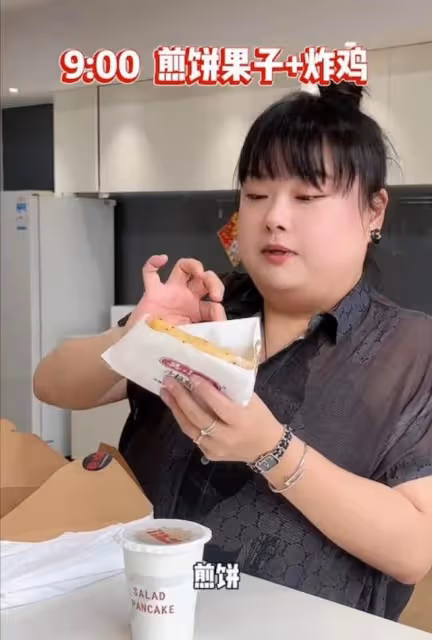 體重曾直奔300磅!TVB前女星一天吃9頓,內地當吃播賺得盆滿缽滿
