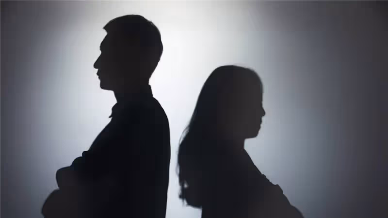 我當過援 交 妹老公堅持娶我,新婚當天偷聽老公和小姑子對話,我失聲痛哭!
