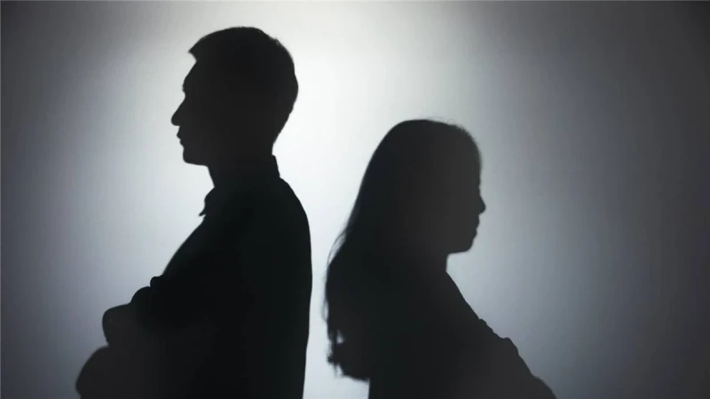 我當過援 交 妹老公堅持娶我,新婚當天偷聽老公和小姑子對話,我失聲痛哭!