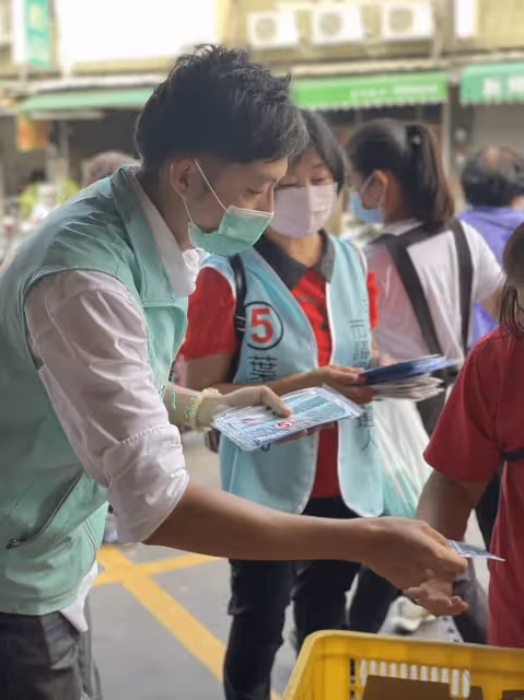 交通事故下半身全毀！台語歌手改從政又落選「年過40重返歌壇」不放棄「緊貼人妻師姐」曝驚天喜訊！