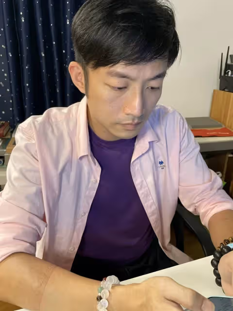 交通事故下半身全毀！台語歌手改從政又落選「年過40重返歌壇」不放棄「緊貼人妻師姐」曝驚天喜訊！