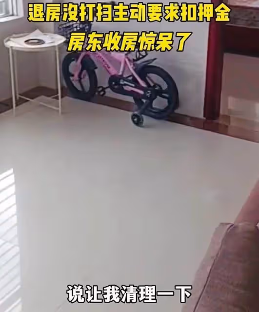 夫妻租房7年，退房時因沒打掃，主動要求房東扣除押金，房東看過房感嘆：我怎麼忍心扣？