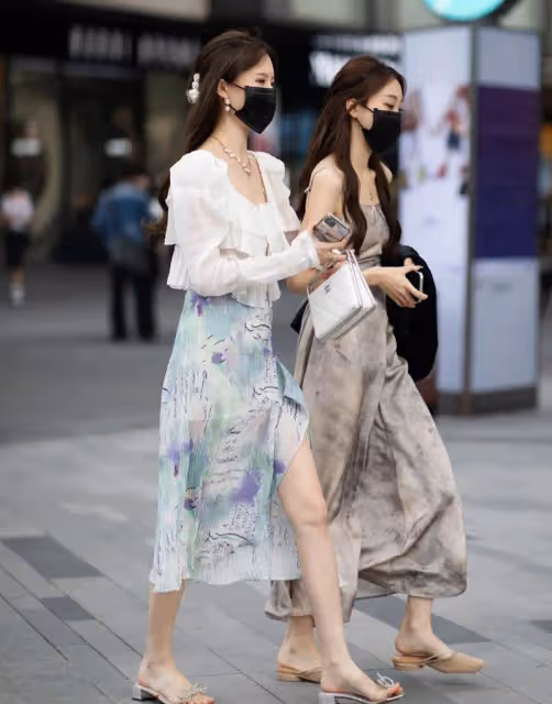 杭州街拍驚艷到我了！「裙子+低跟鞋」的組合顯氣質又很時髦