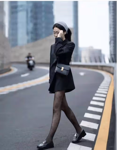今年流行的「樂福鞋」非常適合3-40歲的女性，它們用途廣泛且舒適