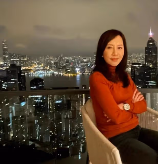 厲害!港女星曾住公屋靠實力打入上流圈,二婚嫁富商再享奢華生活