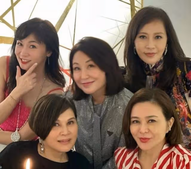 厲害！港女星曾住公屋靠實力打入上流圈，二婚嫁富商再享奢華生活