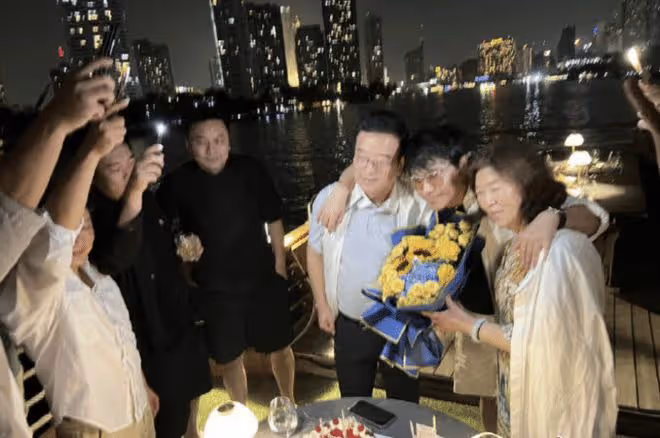 陳思誠攜小21歲女友約會,深夜一同回家,戀情曝光超半年感情穩定