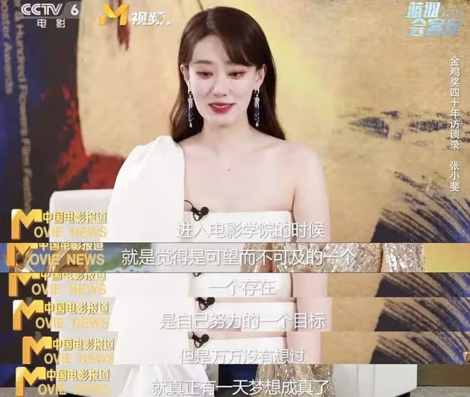 張小斐為41歲賈玲慶生,二人重回《李煥英》排球場,賈玲瘦了好多