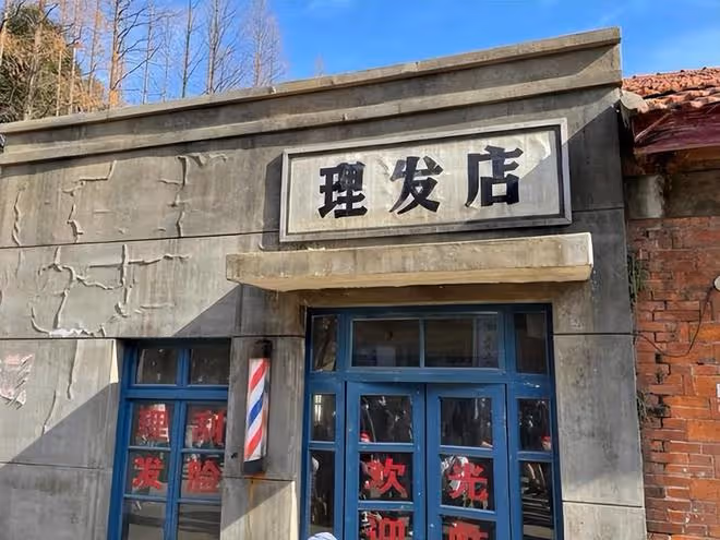 張小斐為41歲賈玲慶生,二人重回《李煥英》排球場,賈玲瘦了好多