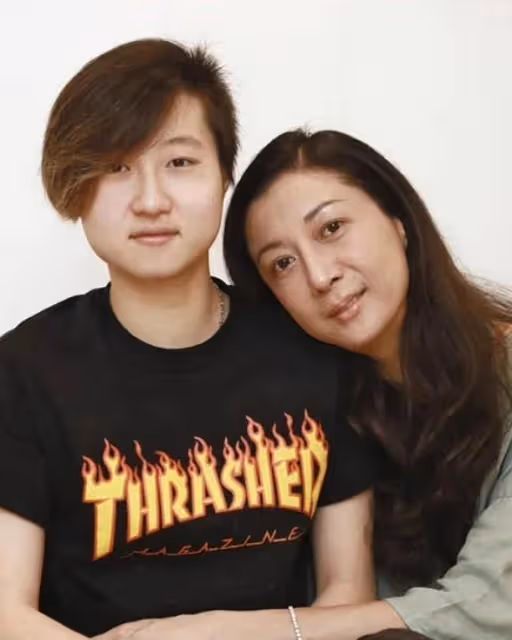 小龍女吳卓林國外生活曝光:戴帽子打耳釘,生活習慣受妻子影響