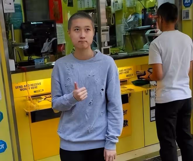 小龍女吳卓林國外生活曝光：戴帽子打耳釘，生活習慣受妻子影響