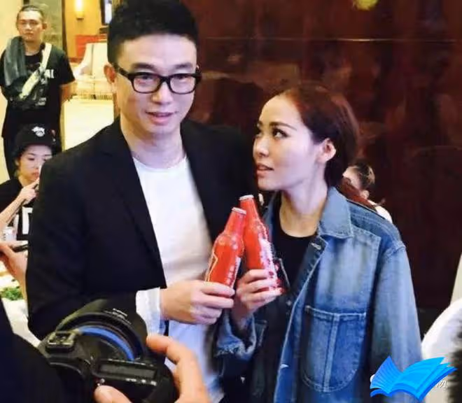悲哀的張靚穎:嫁給老闆為妻,被拋棄;善待久伴經紀人,被坑慘