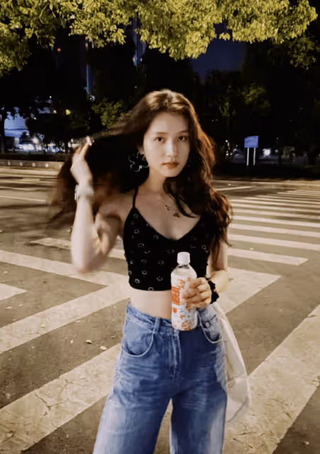 陳思誠與小21歲女友甜蜜約會，阮巨拎7萬包包，手提小藥箱引猜測