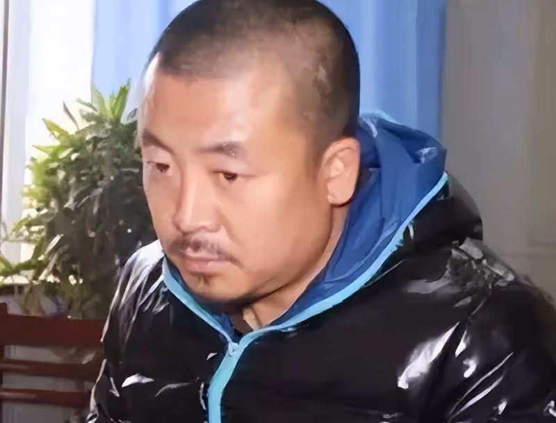劫匪潛逃13年,如何變身著名影星?一部諜戰劇,如何暴露其身份?