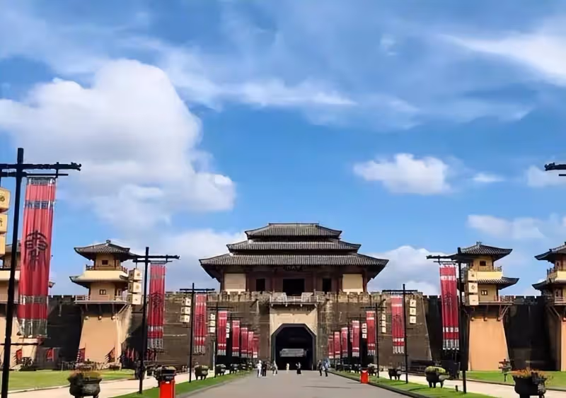 劫匪潛逃13年,如何變身著名影星?一部諜戰劇,如何暴露其身份?
