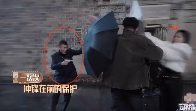 謝娜真情投入被孫紅雷投出局,哭訴不被信任,網友:玻璃心太脆弱
