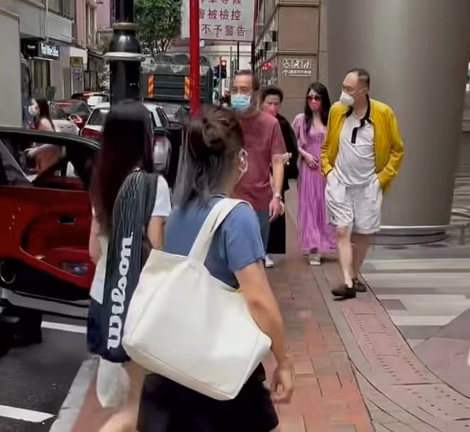87歲富豪趙世曾又換女友?女方年輕身材傲人,同行金牌媒人受爭議