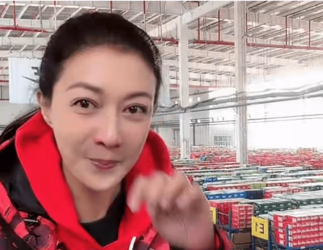 小龍女吳卓林被控制？與35歲妻子購物，andi對其嗤之以鼻超可憐