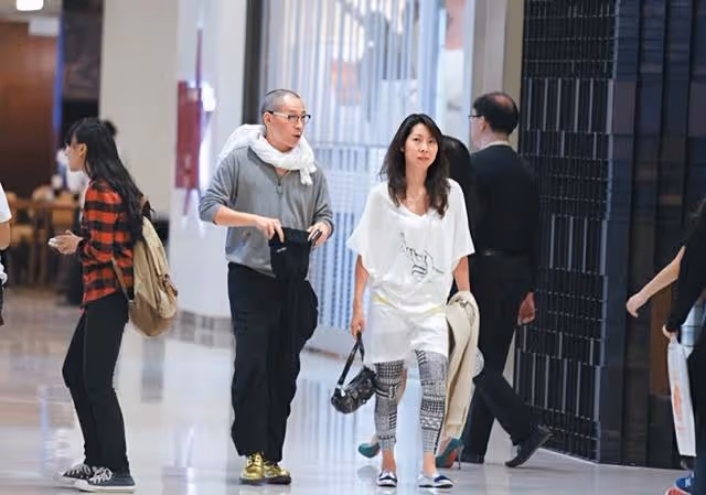 突傳死訊!香港知名男星妻子因肺癌離世,婚內出軌被指小三上位