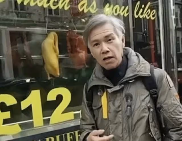 香港知名男星滿頭白髮出鏡,不染髮想自然老去,網友直呼不敢認