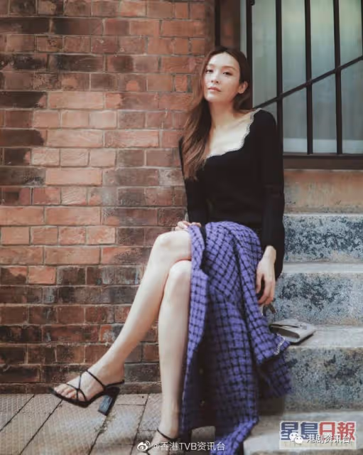李佳芯曬白滑香肩自勉要保持微笑!早前認受情緒問題困擾新劇開拍無期